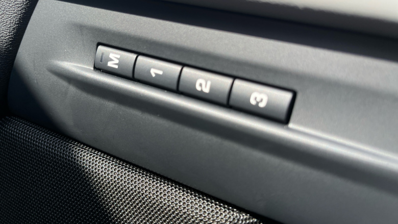 Land Rover Range Rover Evoque 2.0 D200 R-Dynamic HSE 5dr Auto Diesel Hatchback